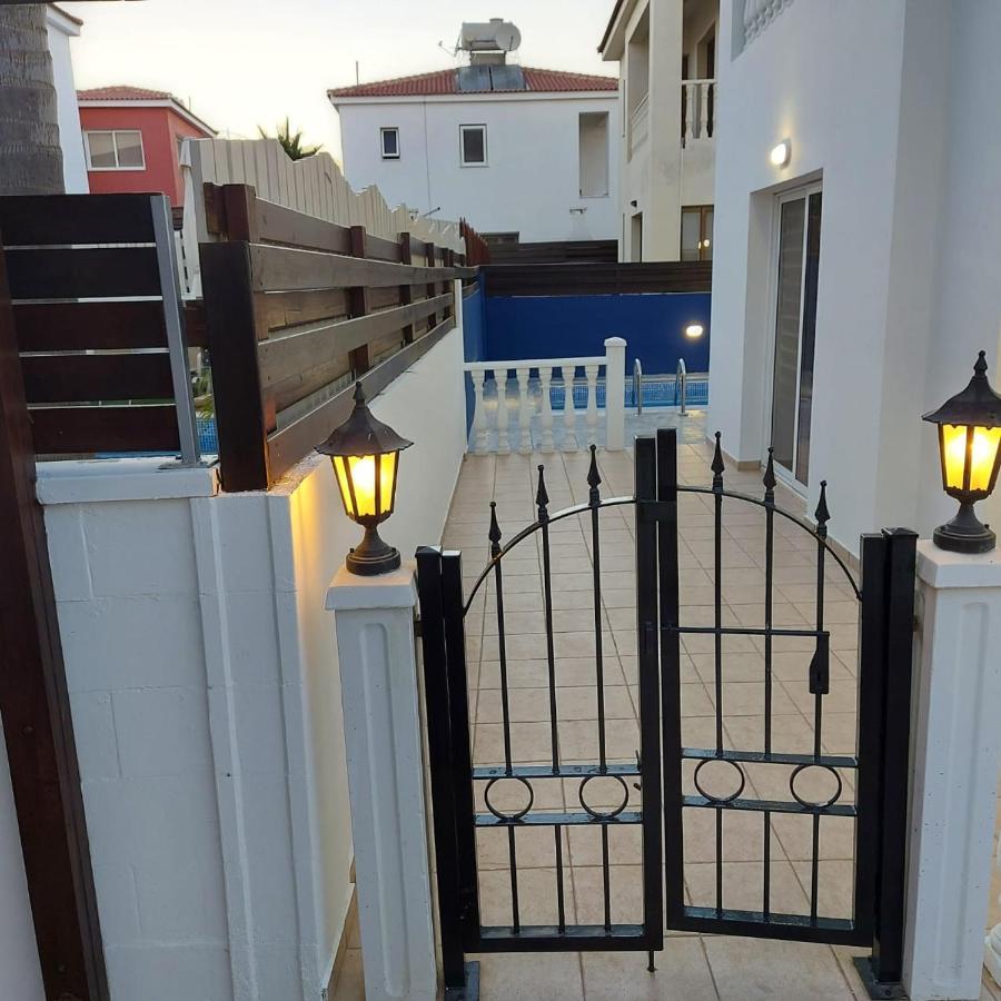 Stylish Villa Paralimni Exterior photo