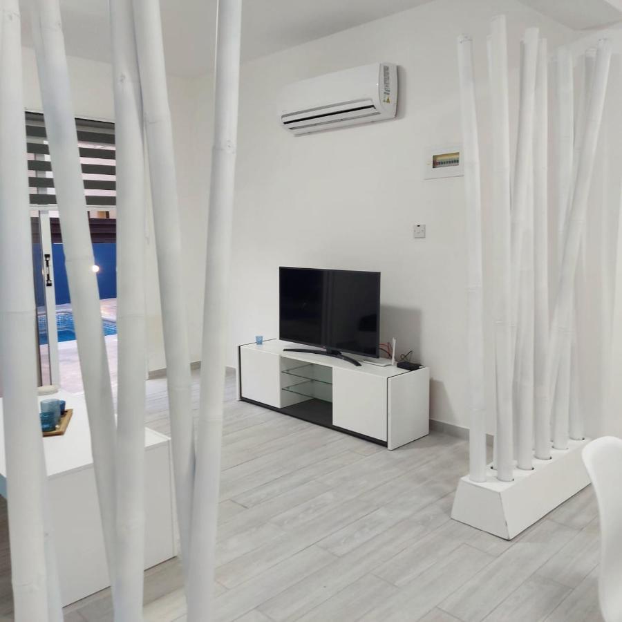 Stylish Villa Paralimni Exterior photo