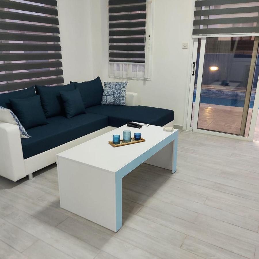 Stylish Villa Paralimni Exterior photo