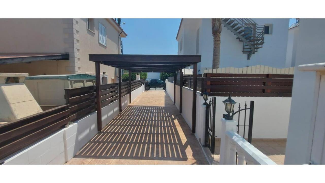 Stylish Villa Paralimni Exterior photo