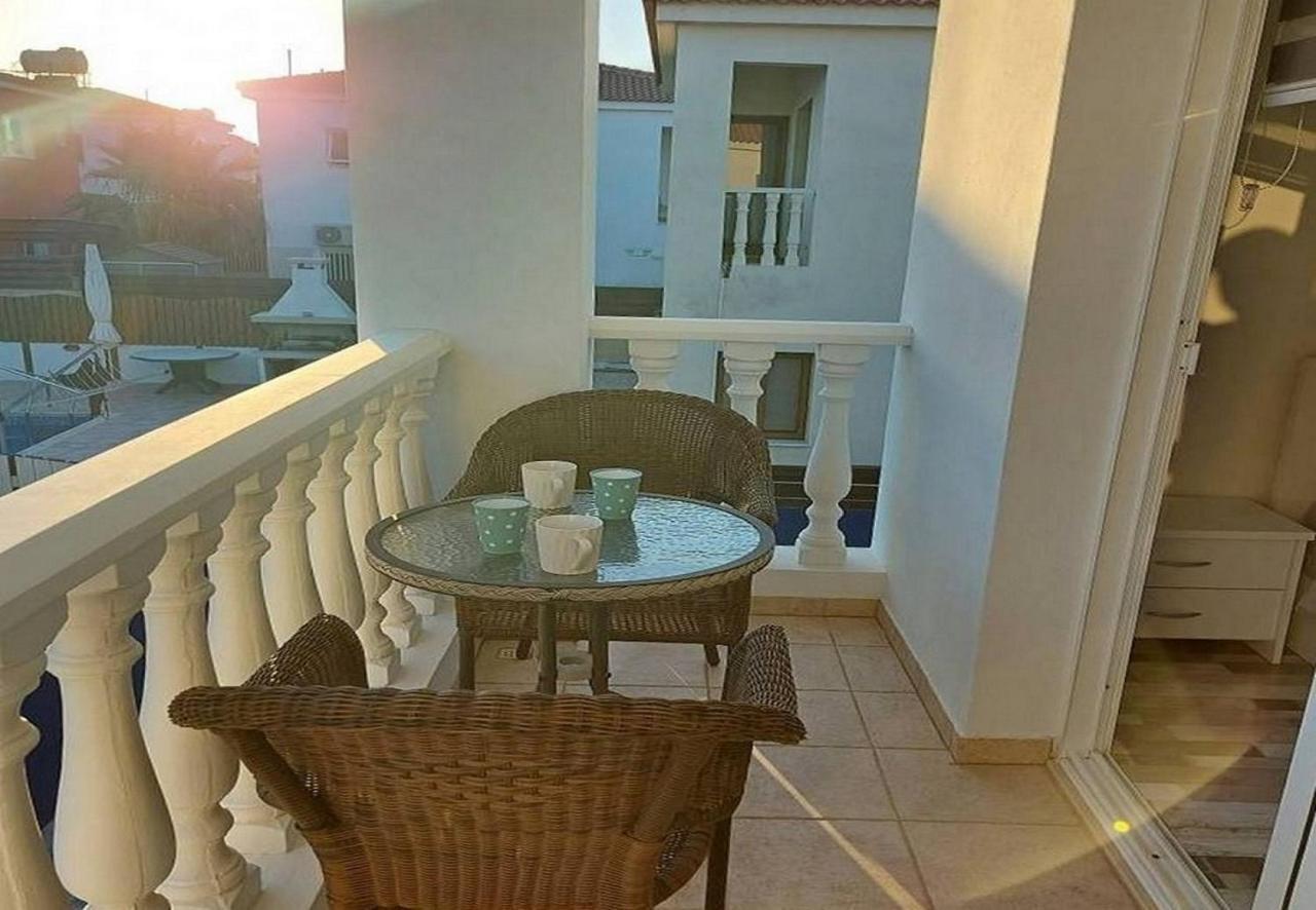 Stylish Villa Paralimni Exterior photo