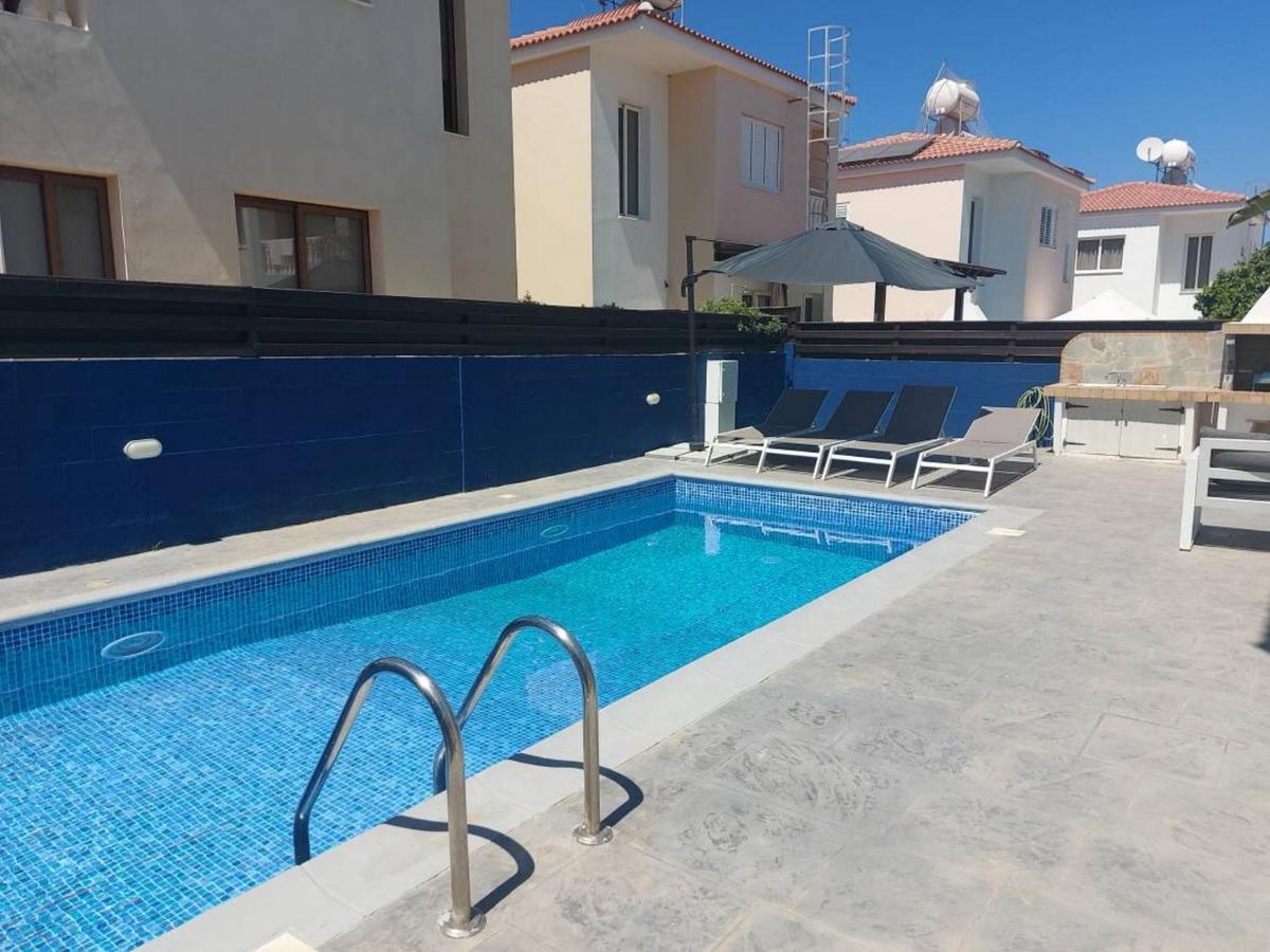 Stylish Villa Paralimni Exterior photo