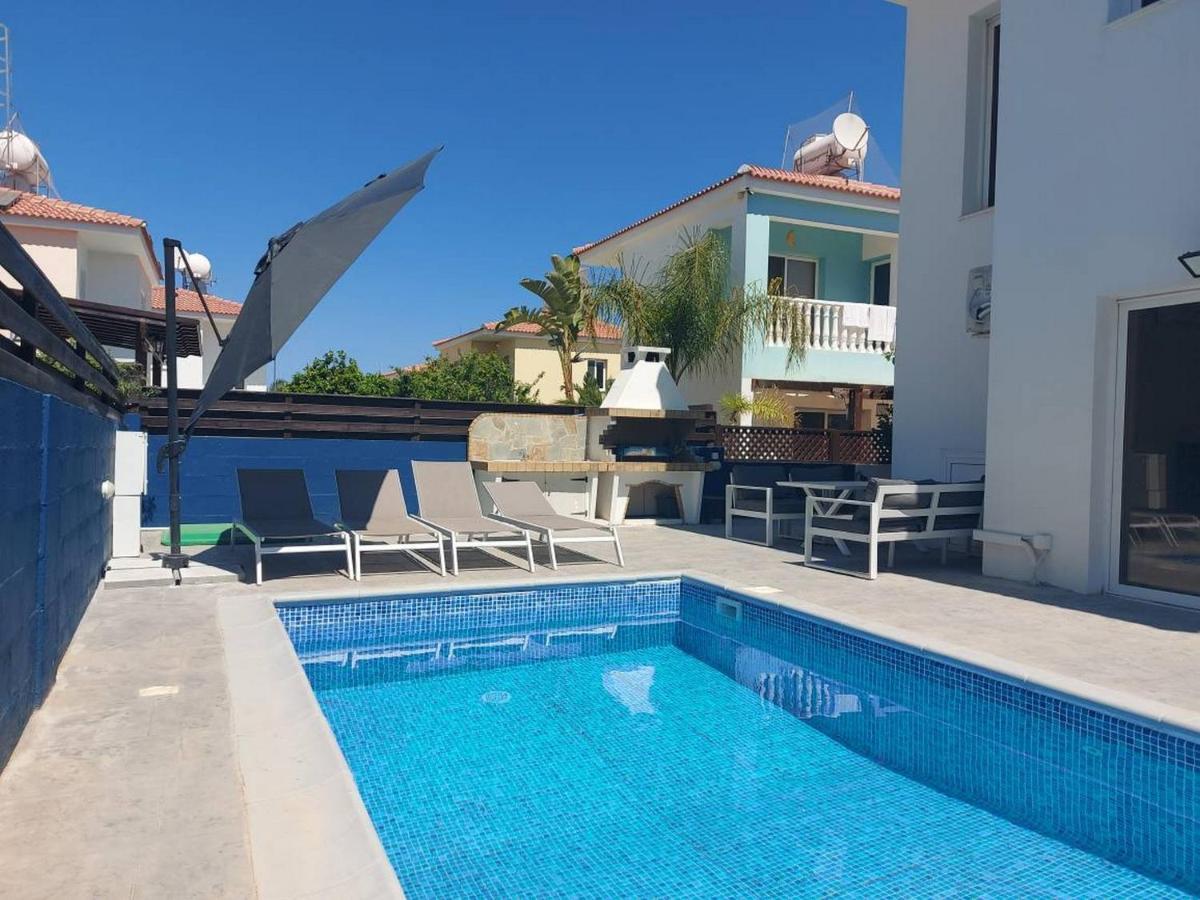 Stylish Villa Paralimni Exterior photo